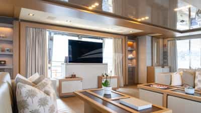 Main saloon Smart TV