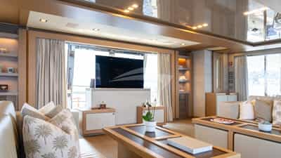 Main saloon Smart TV
