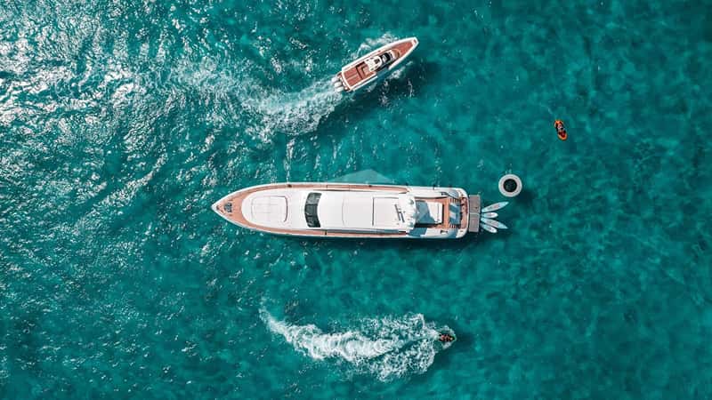 TOTAL 33m motor yacht charter, photo 9
