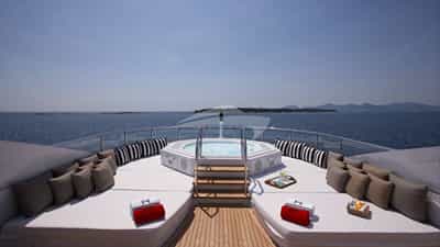 Sundeck Spa Pool