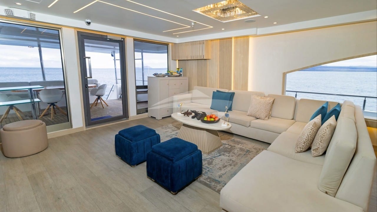 LOUNGE ROOM