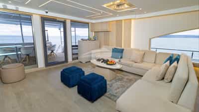 LOUNGE ROOM