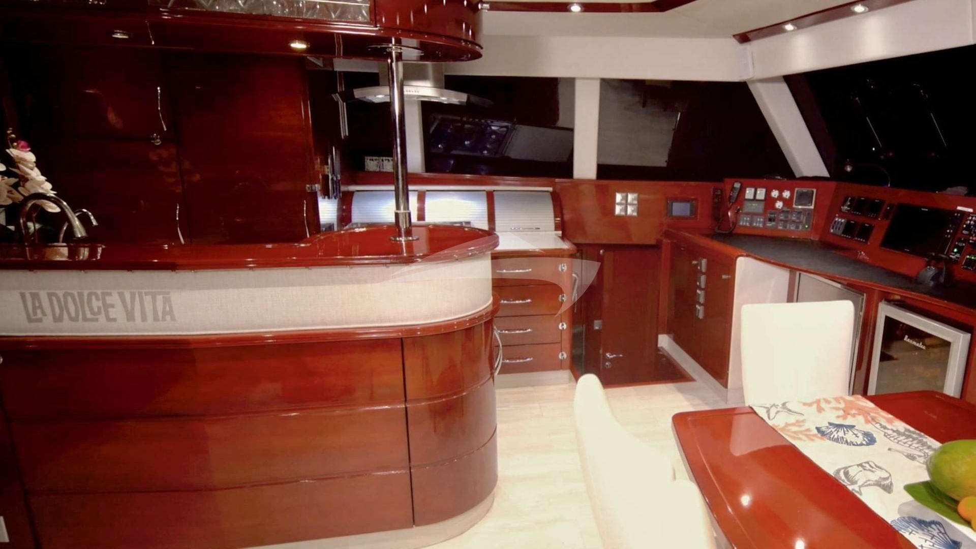 galley side of saloon