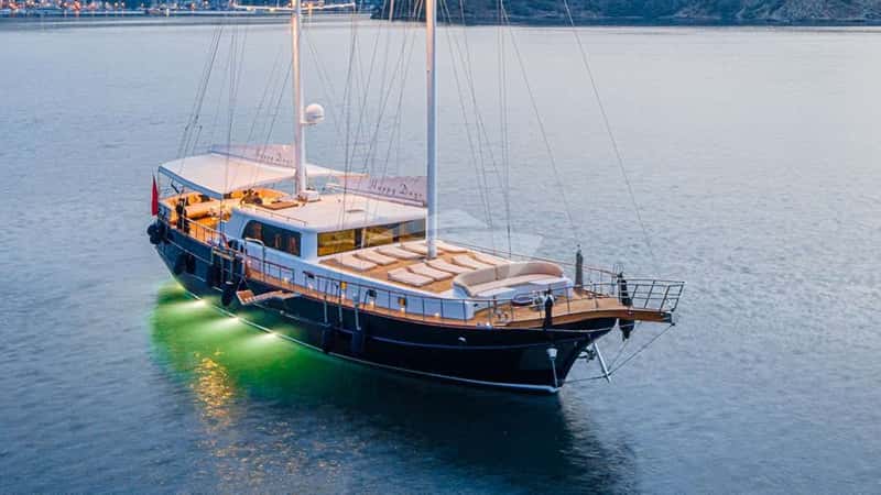 HAPPY DAYS 27m motor yacht charter