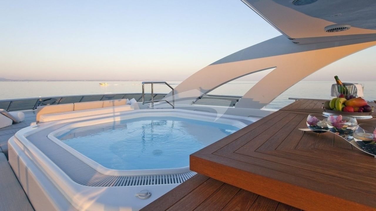 Deck Jacuzzi