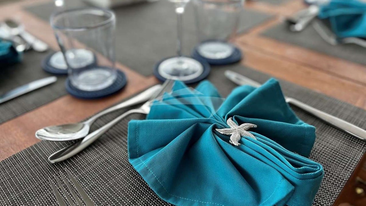 Alfresco dining - just waiting for dinner to be served