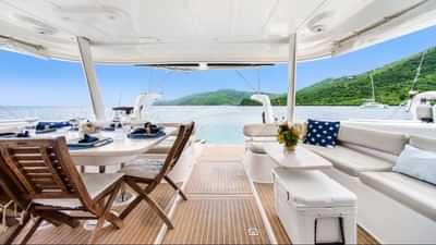 Cockpit and alfresco dining