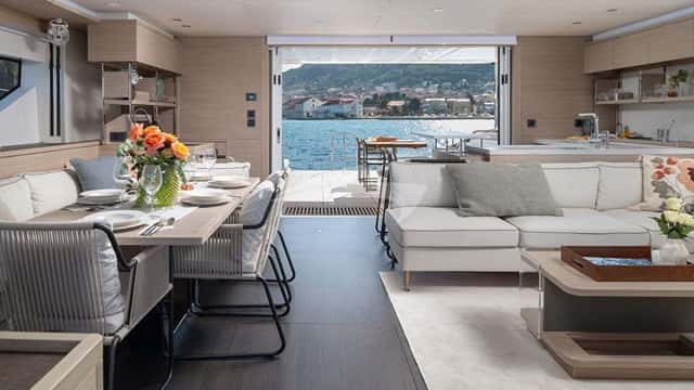 DIAMOND DIVA yacht charter photo 3