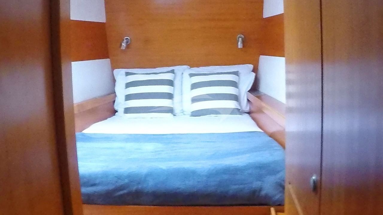 Starboard forward guest suite