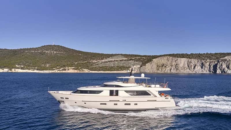 FLOR 28m motor yacht charter