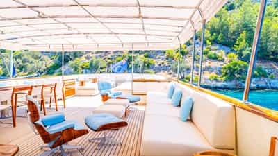 Upper Deck Lounge
