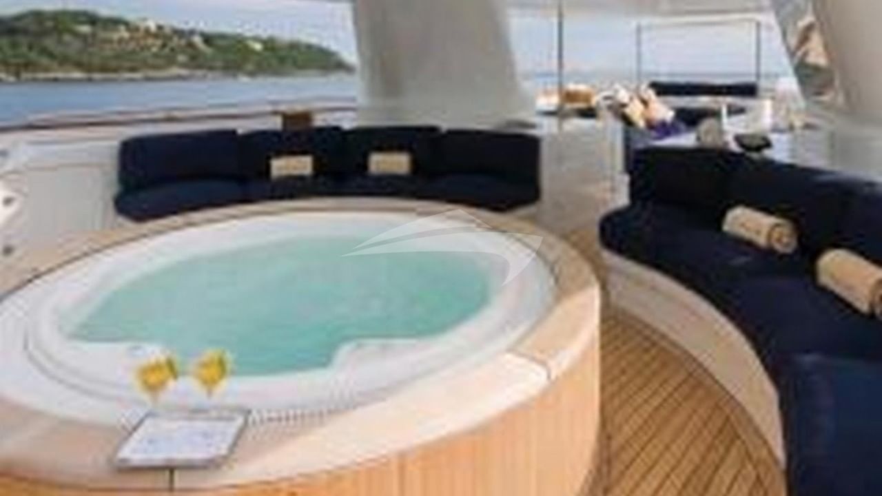 Deck Jacuzzi