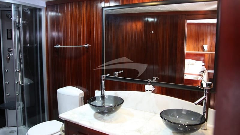 Guest Cabin Bathroom