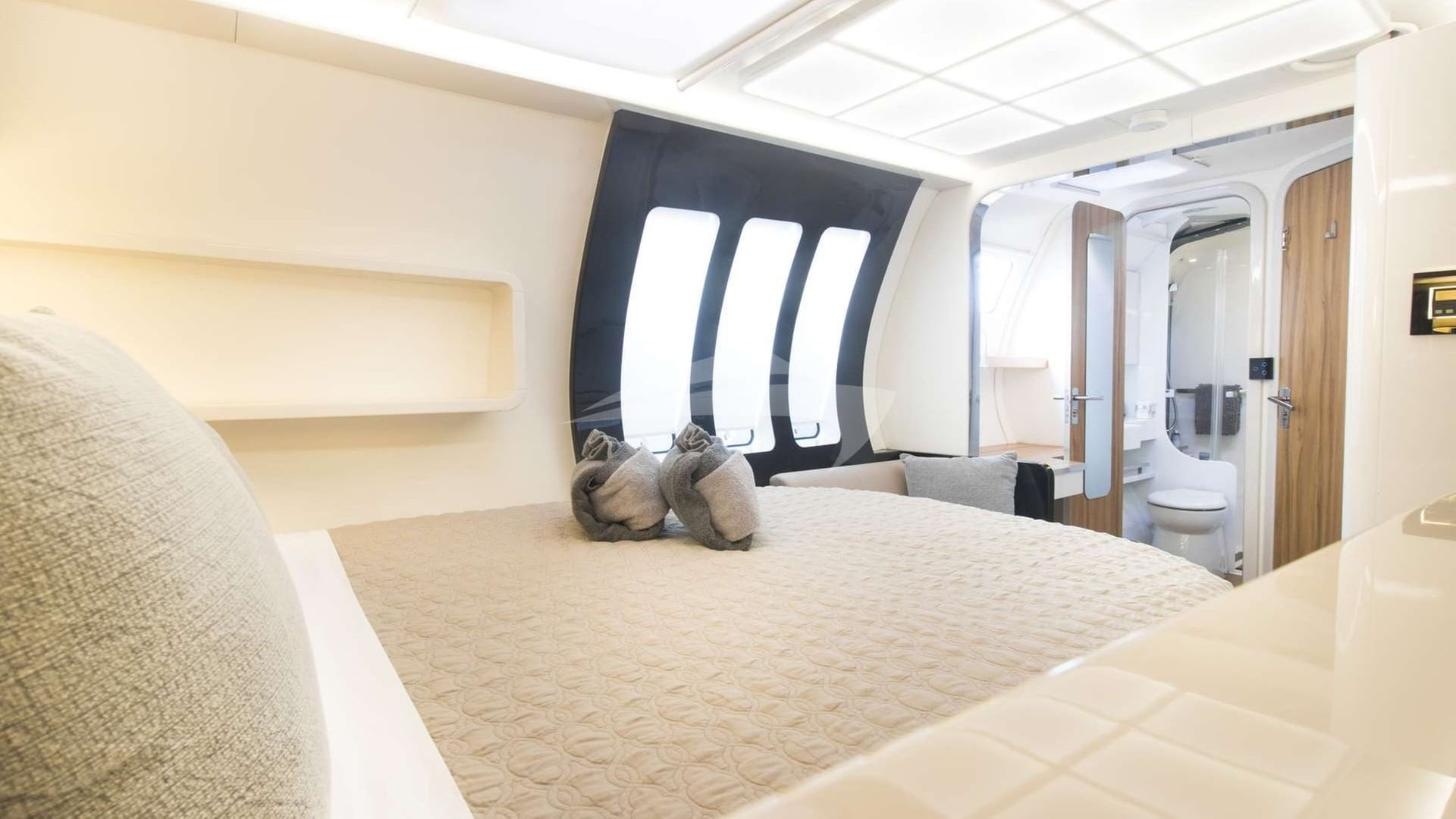 Queen forward cabin