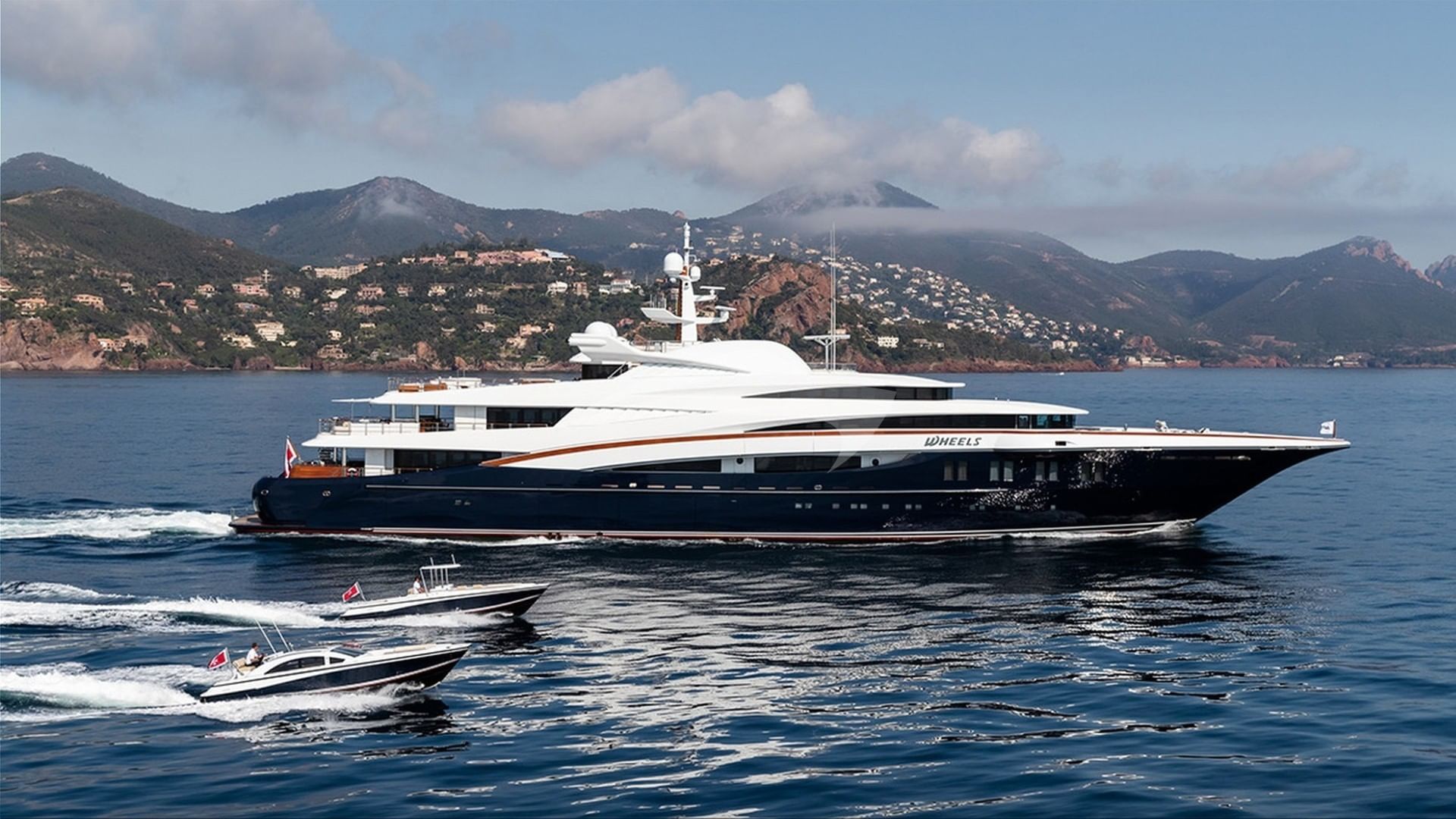 Underway with tenders