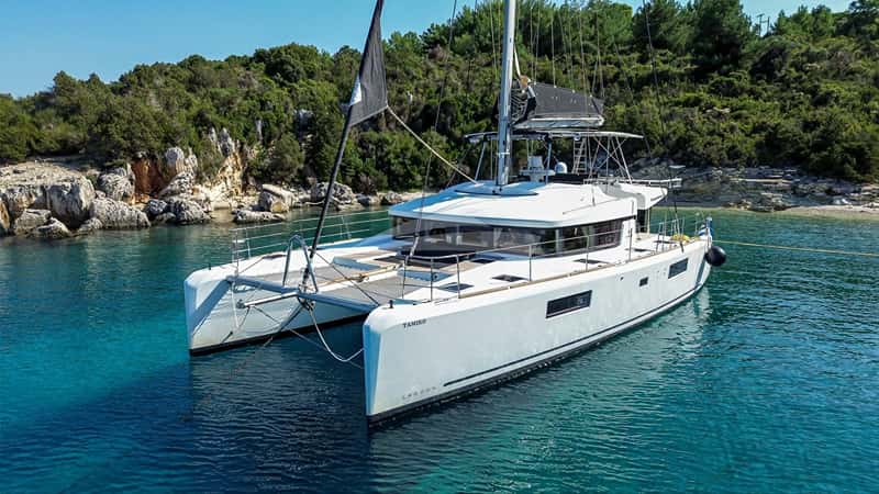 TAMIRO 16m sailing yacht charter
