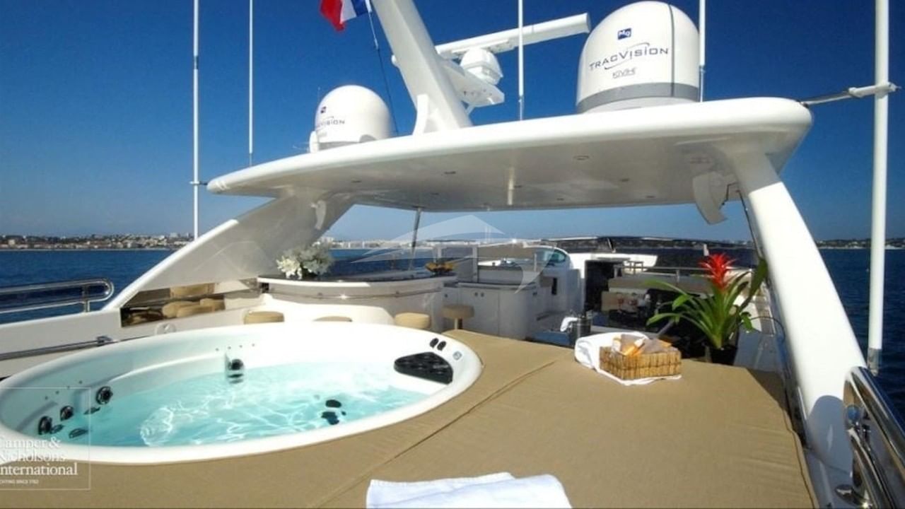 Flybridge and Deck Jacuzzi