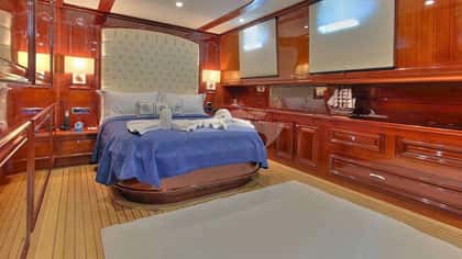 PERFORMANCE FEE 39m motor yacht charter, photo 9