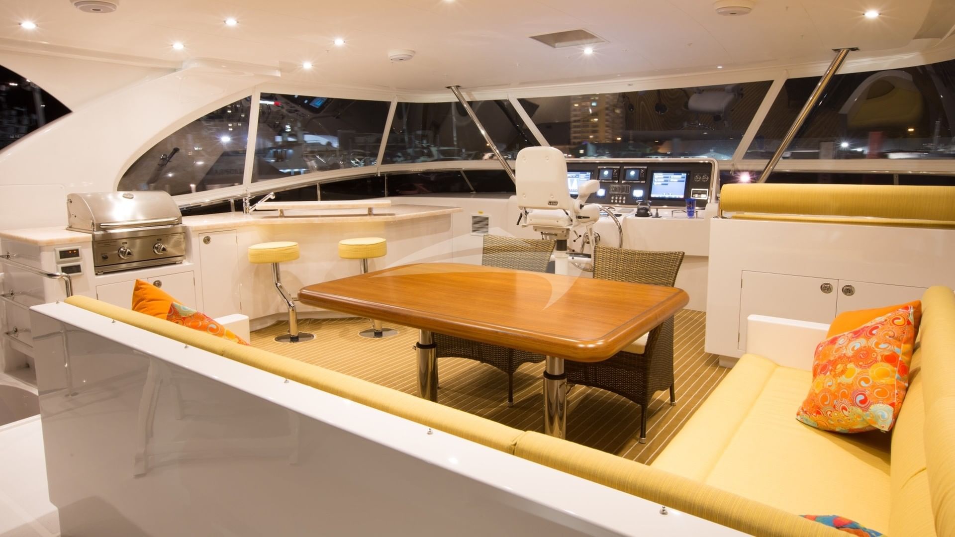 Flybridge seating & dining area with BBQ