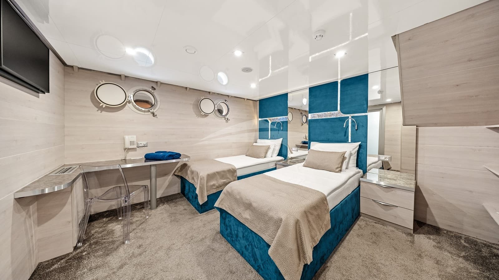 YOLO, photo from the yacht portfolio 24