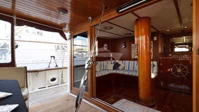 Aft saloon & bar