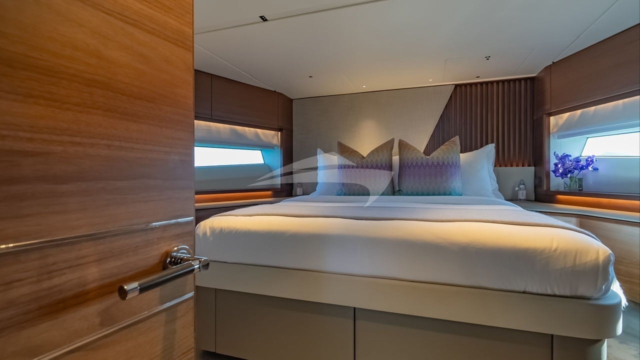 Guest double cabin at bow