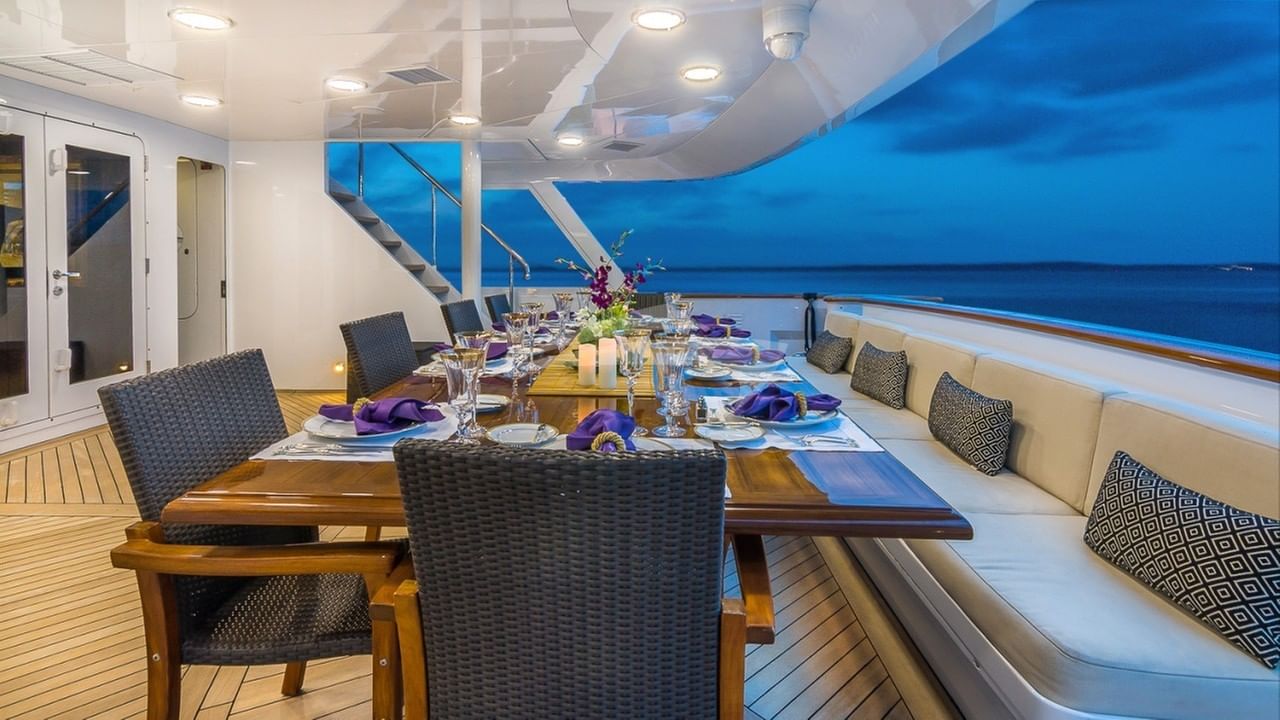 MAIN-AFT-DECK-DINING-FULL-TABLE-2
