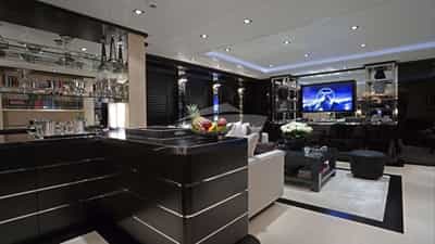 Salon & Bar