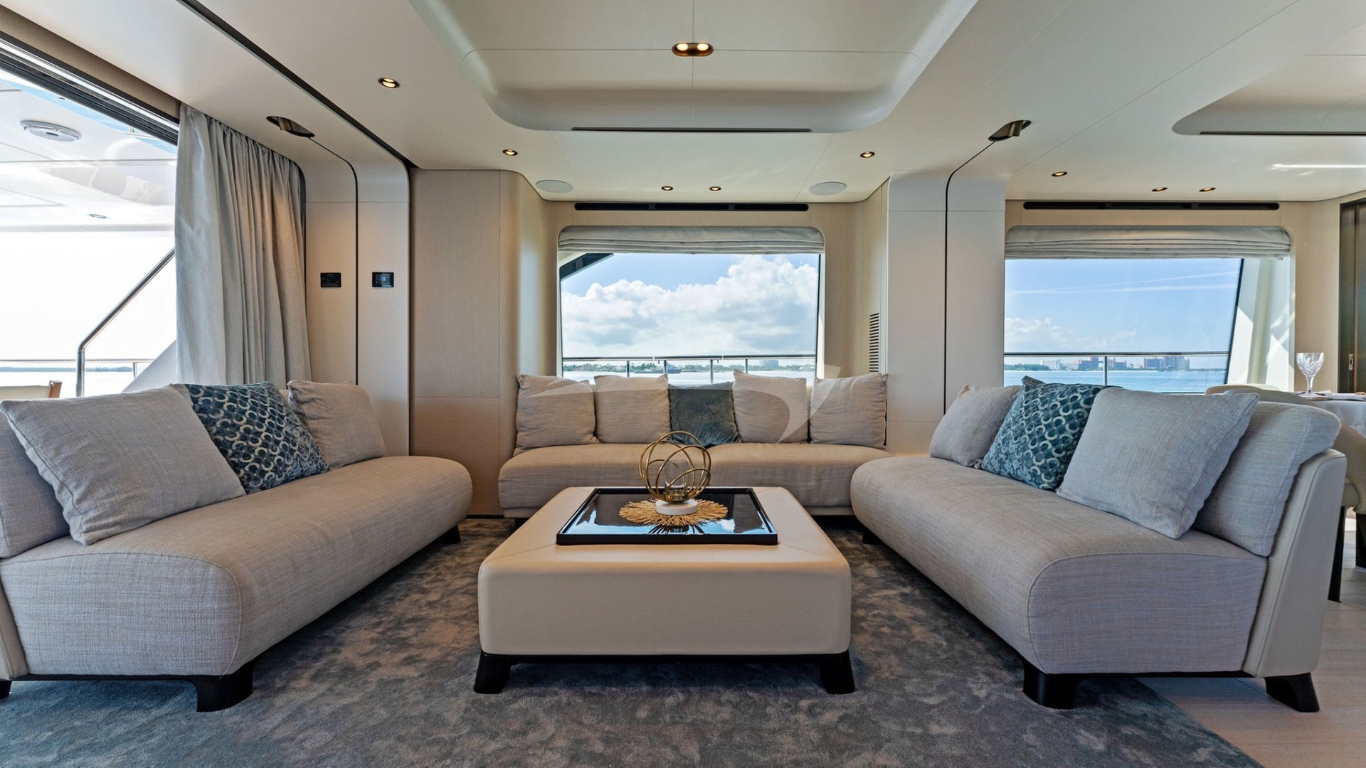 Luxury Motor Boat Rental Miami, FL | Azimut Yacht Sailo 37990