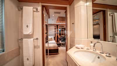 Twin BAthroom 1