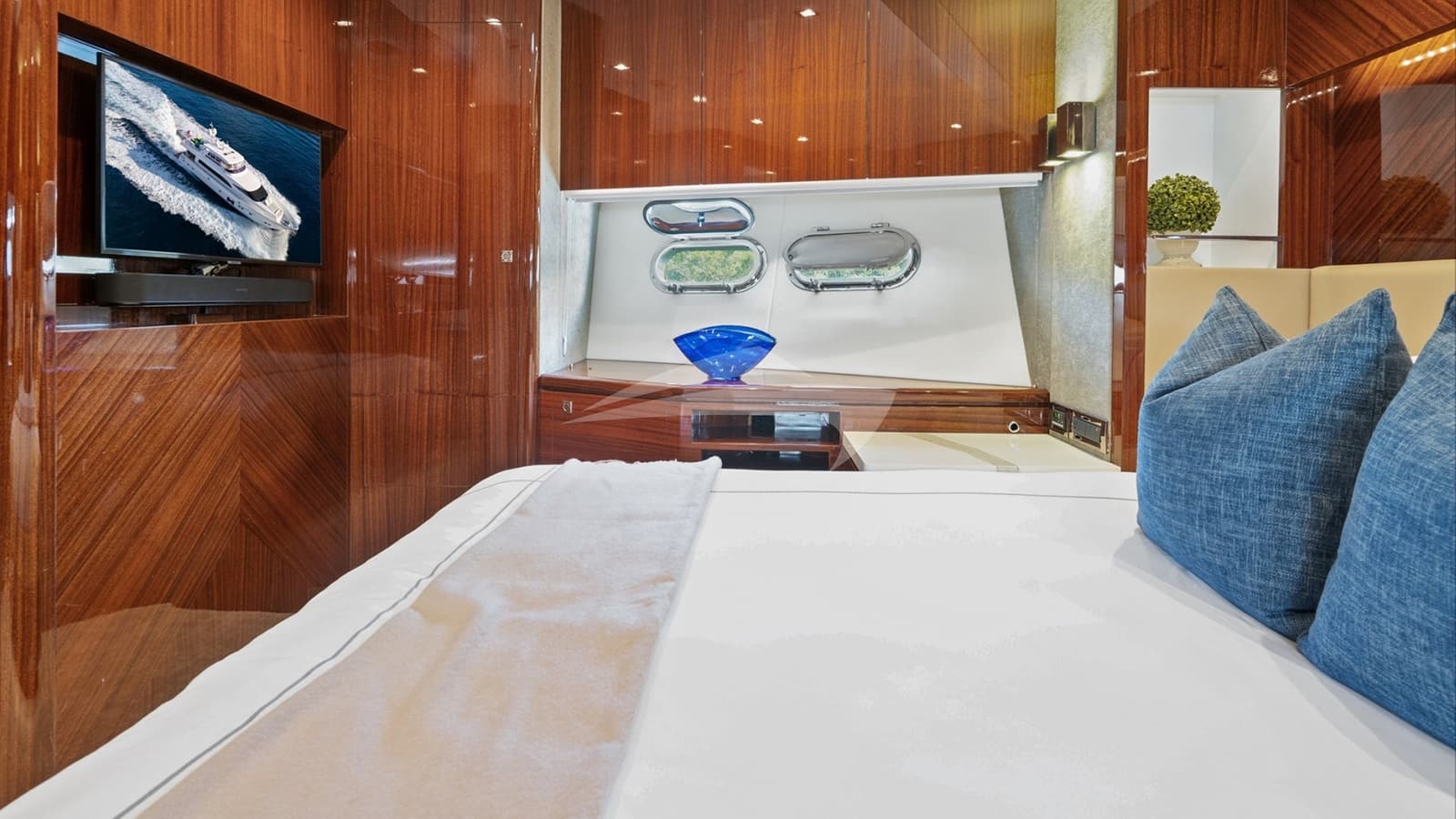 PILOT LOUNGE, photo from the yacht portfolio 16