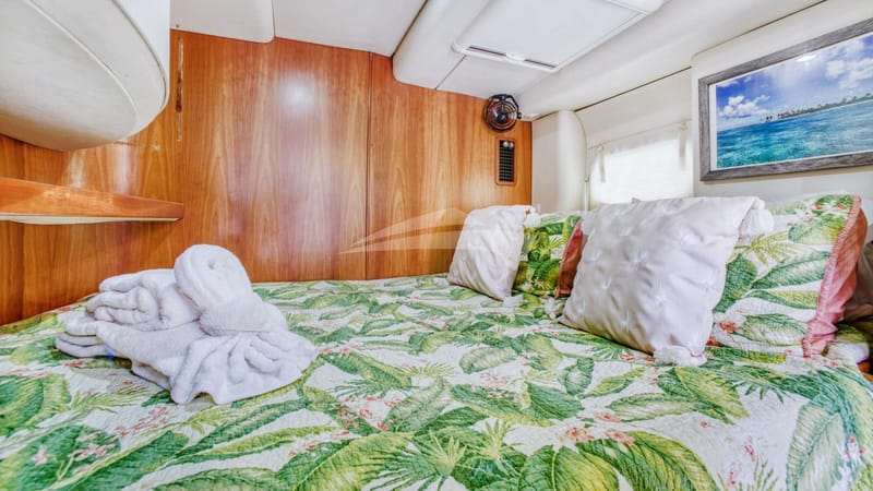 Port amidships guest queen