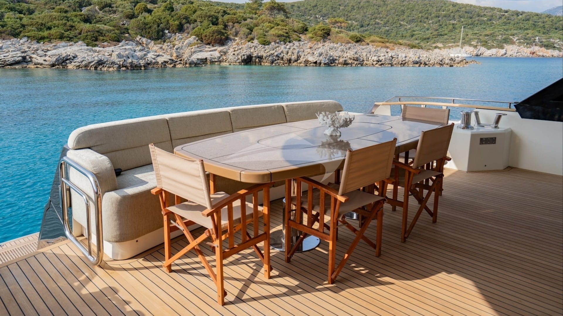 Main deck aft dining