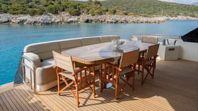 Main deck aft dining