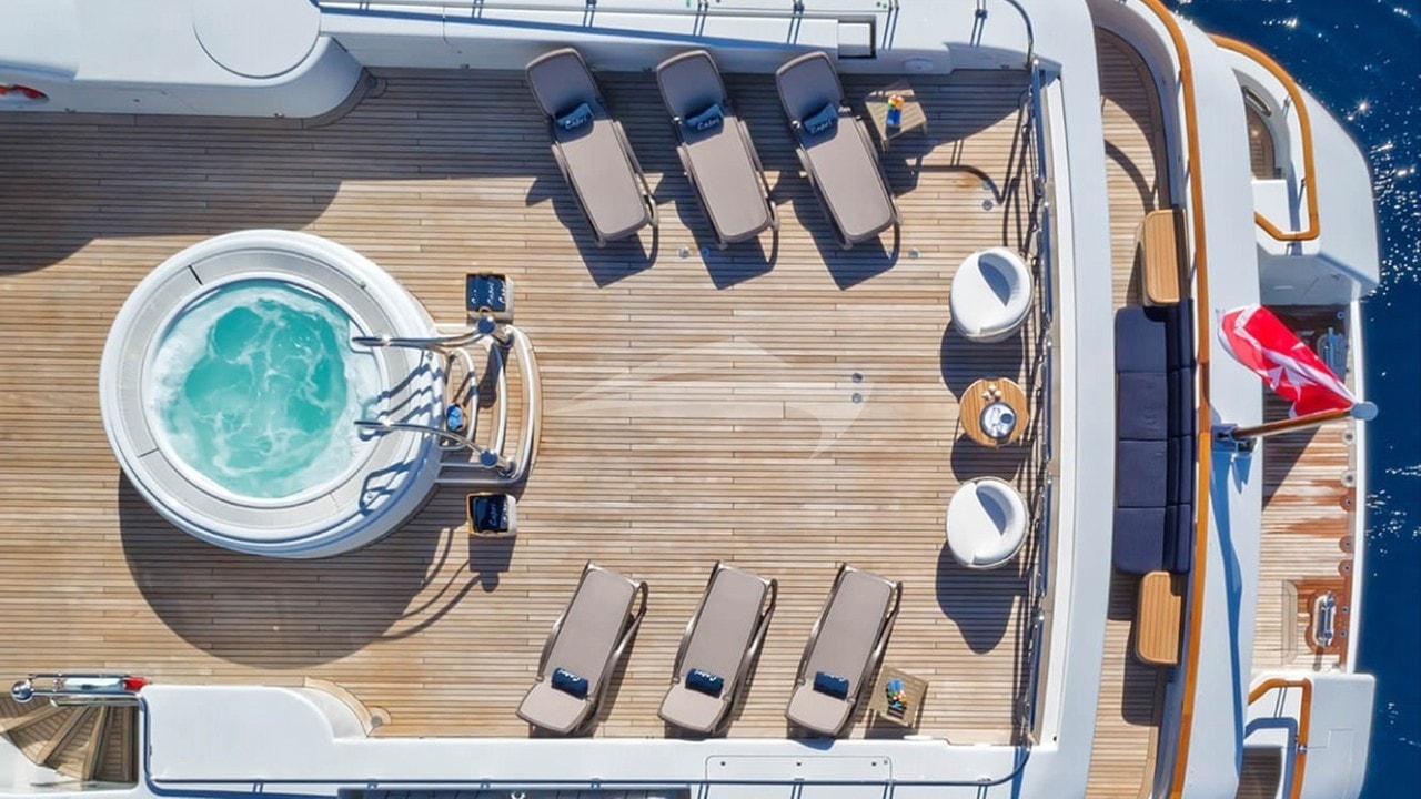 Sun Deck & Jacuzzi