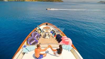 Upper foredeck sunpad and toys