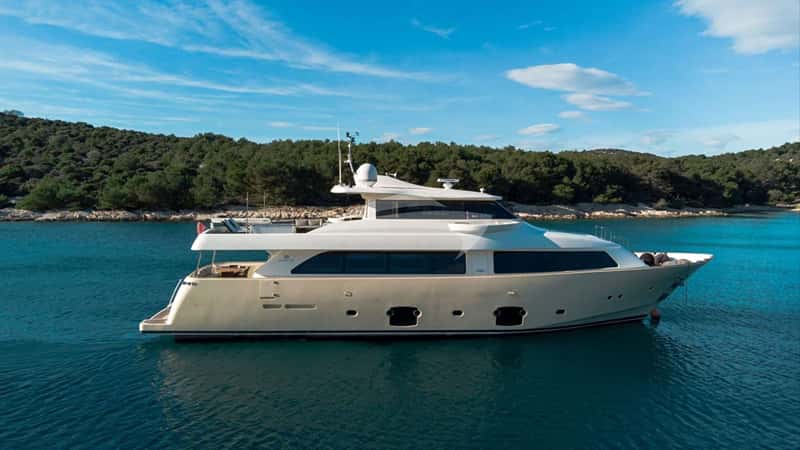 FRIEND'S BOAT 26m motor yacht charter