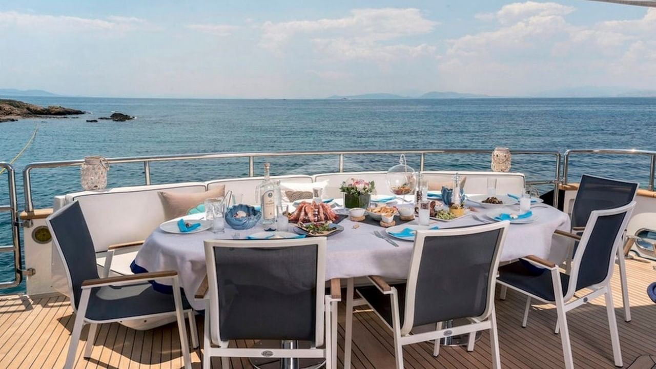Aft Deck DIning