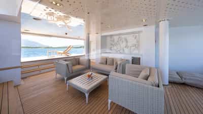 Beach club with fold out sides