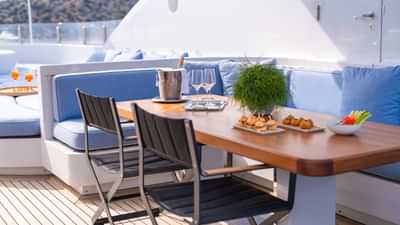 Sun deck dining