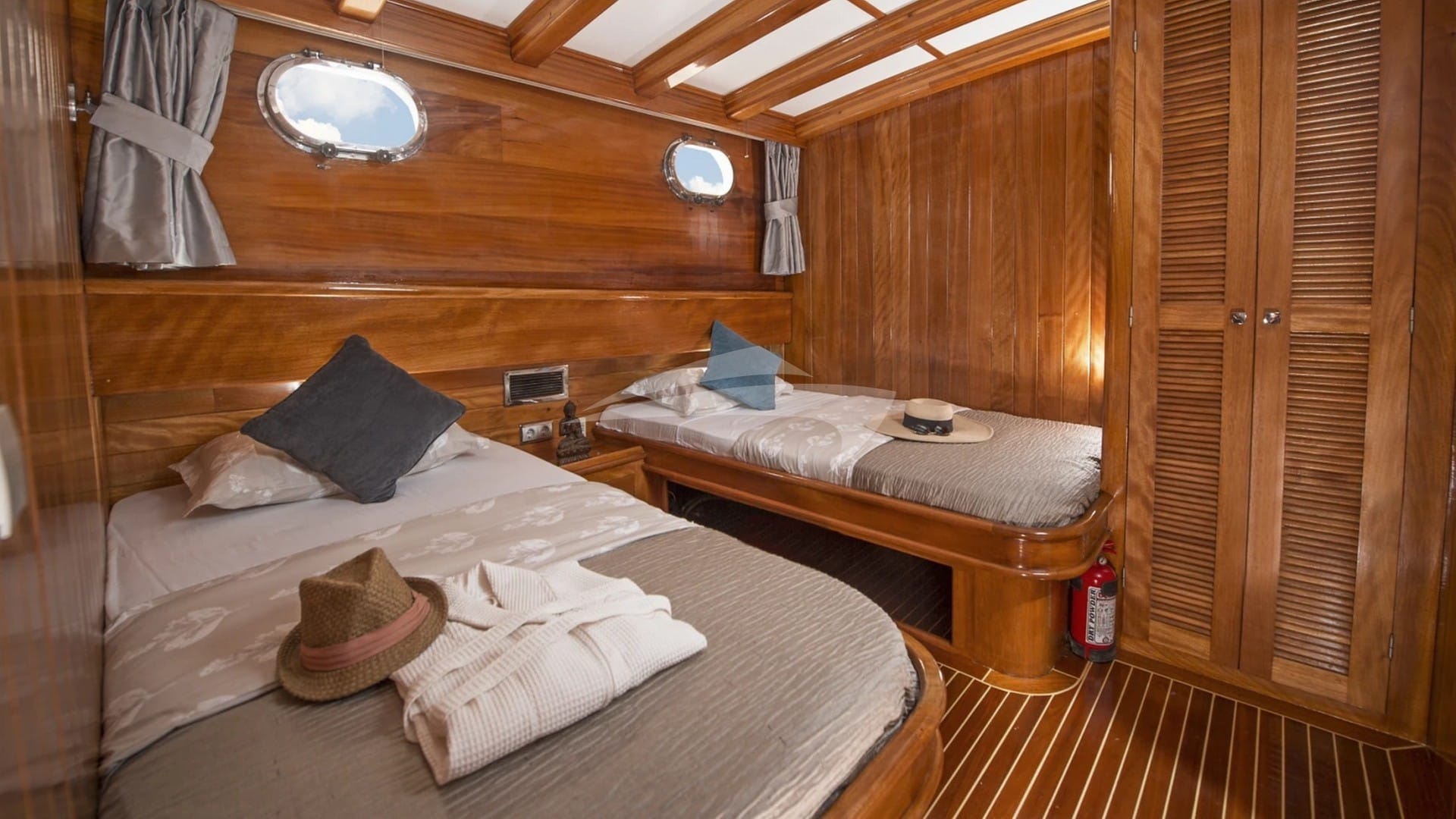 Triple Cabin