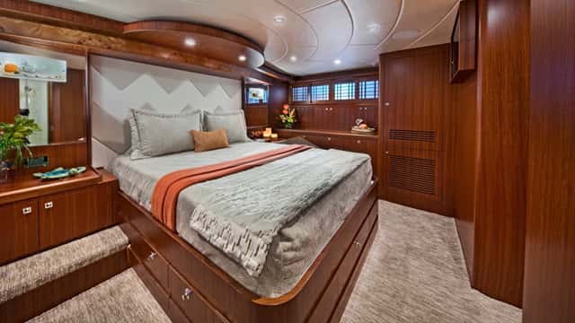 SHE'S A PEACH yacht charter photo 2
