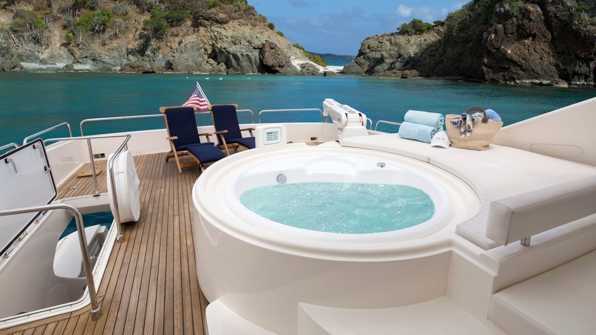 Crystal Parrot Flybridge Jacuzzi