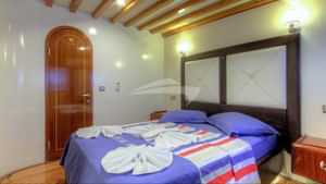 Double cabin