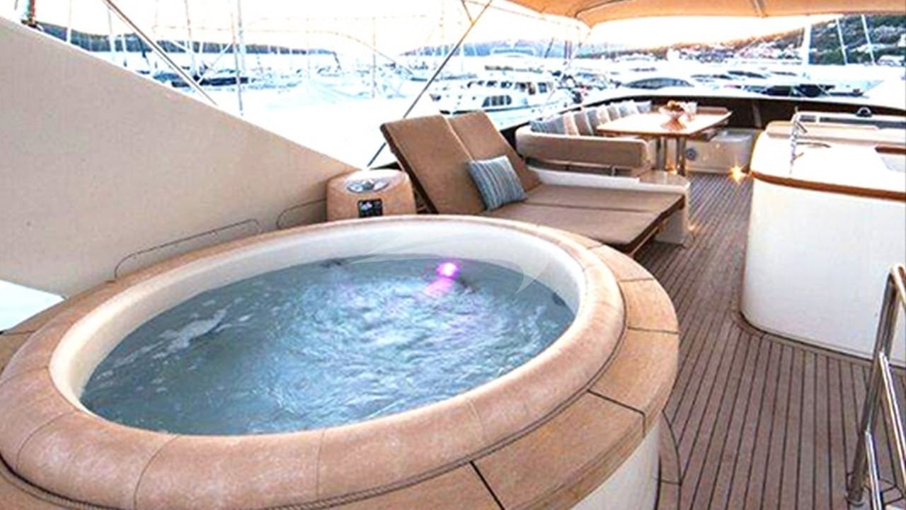 Deck Jacuzzi