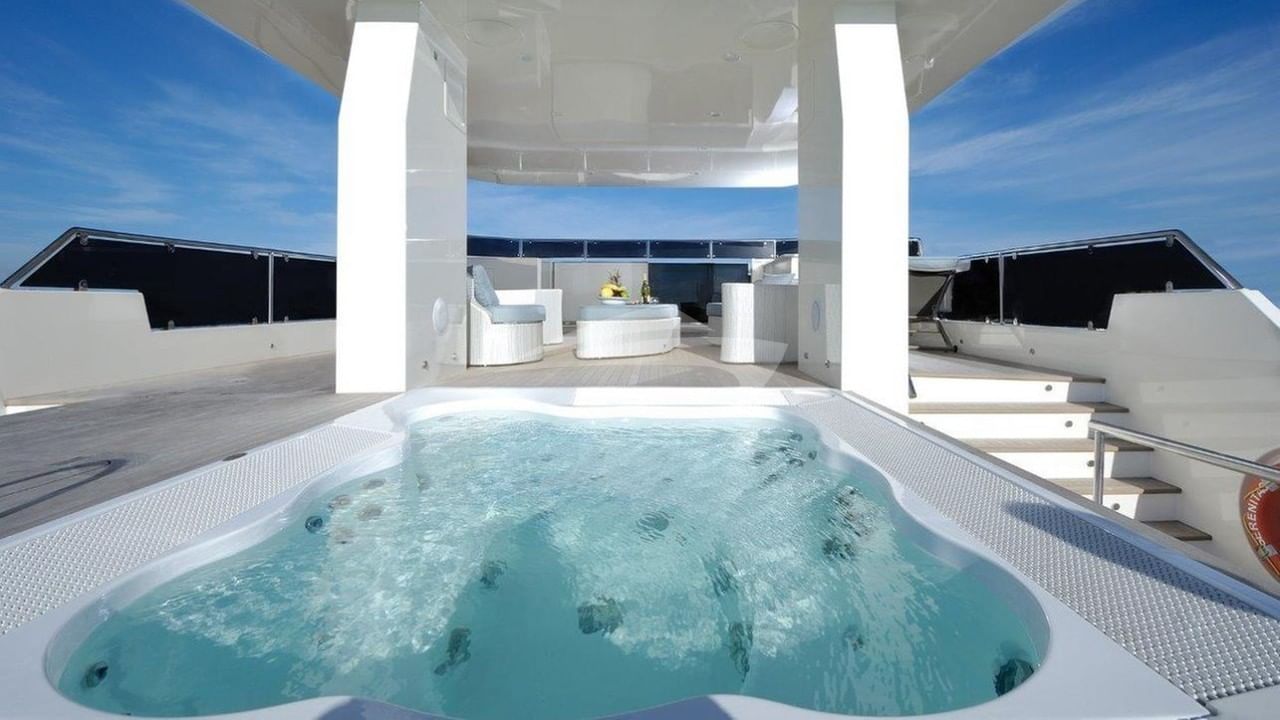 Deck Jacuzzi
