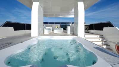 Deck Jacuzzi