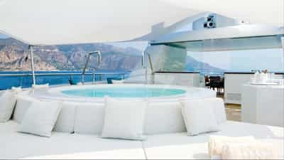 Deck Jacuzzi
