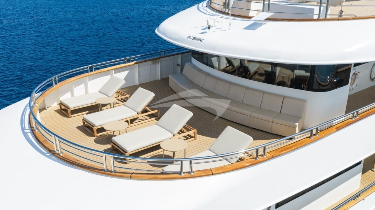 Sun deck / Bridge deck forward