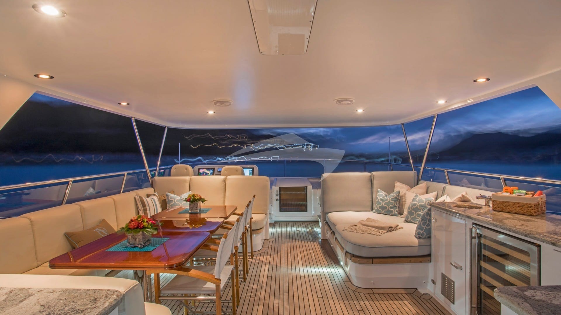 Flybridge Dining and Lounging